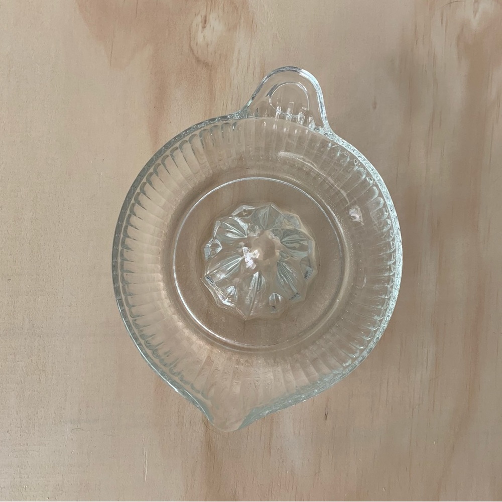 Clear Ribbed Juicer - Picture 5 of 7
